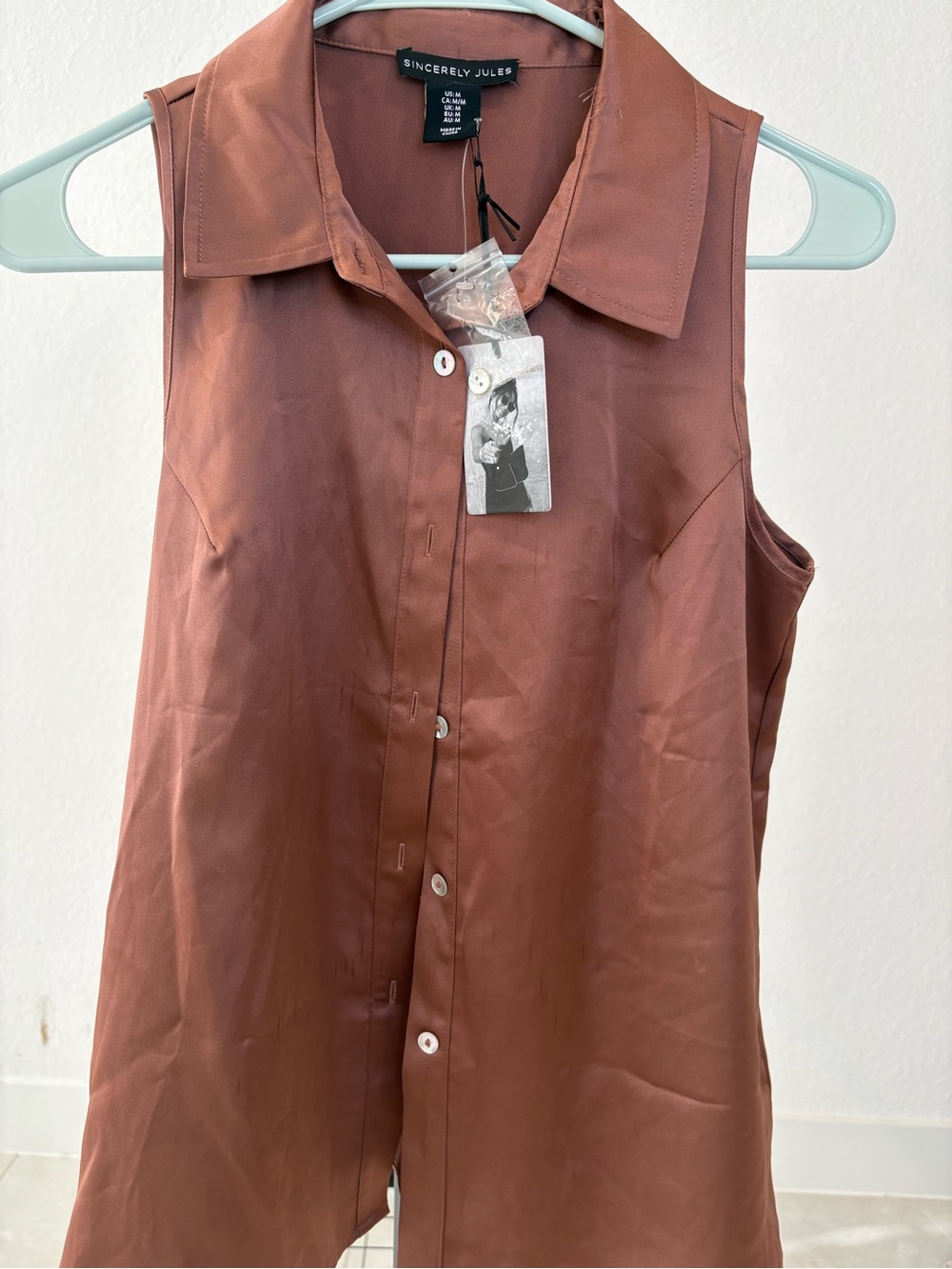Sincerely Jules Sleeveless Button-Down Shell in Rust Brown